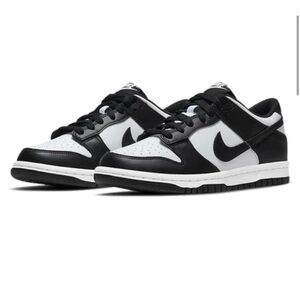 Nike Black and White Women's Sneakers